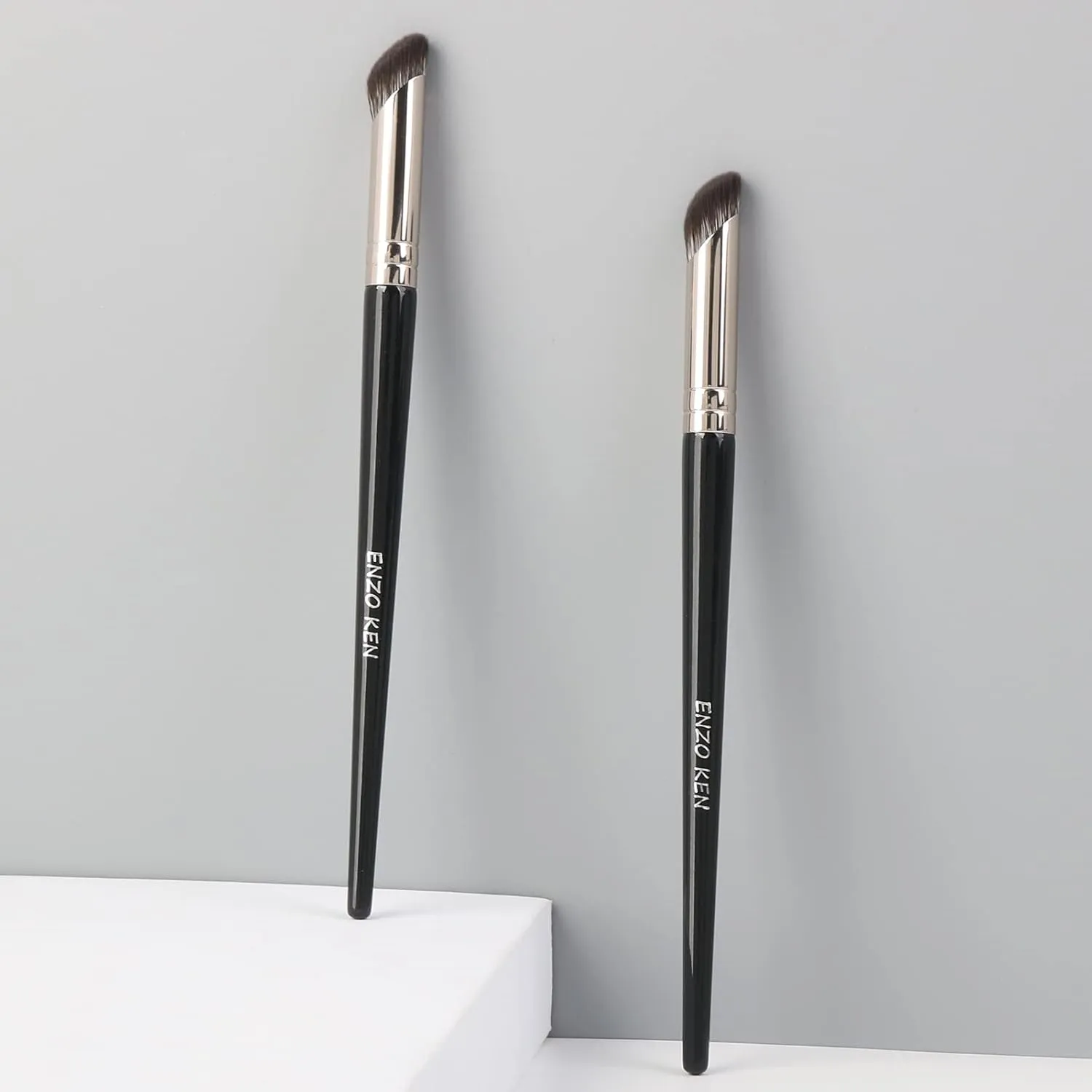 Angled Concealer Brush Under Eye, Concealer Brush, Small Nose Contour Brushes, Nose Brush Contour, Nose Brushes Angle, Small Concealer Brushes, Angled Makeup Brush - Black, 8M01