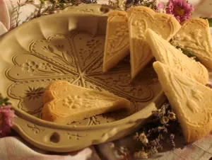 Brown Bag Designs Shortbread Pan/Mold - Celtic Spring Garden Sculpture Outdoor