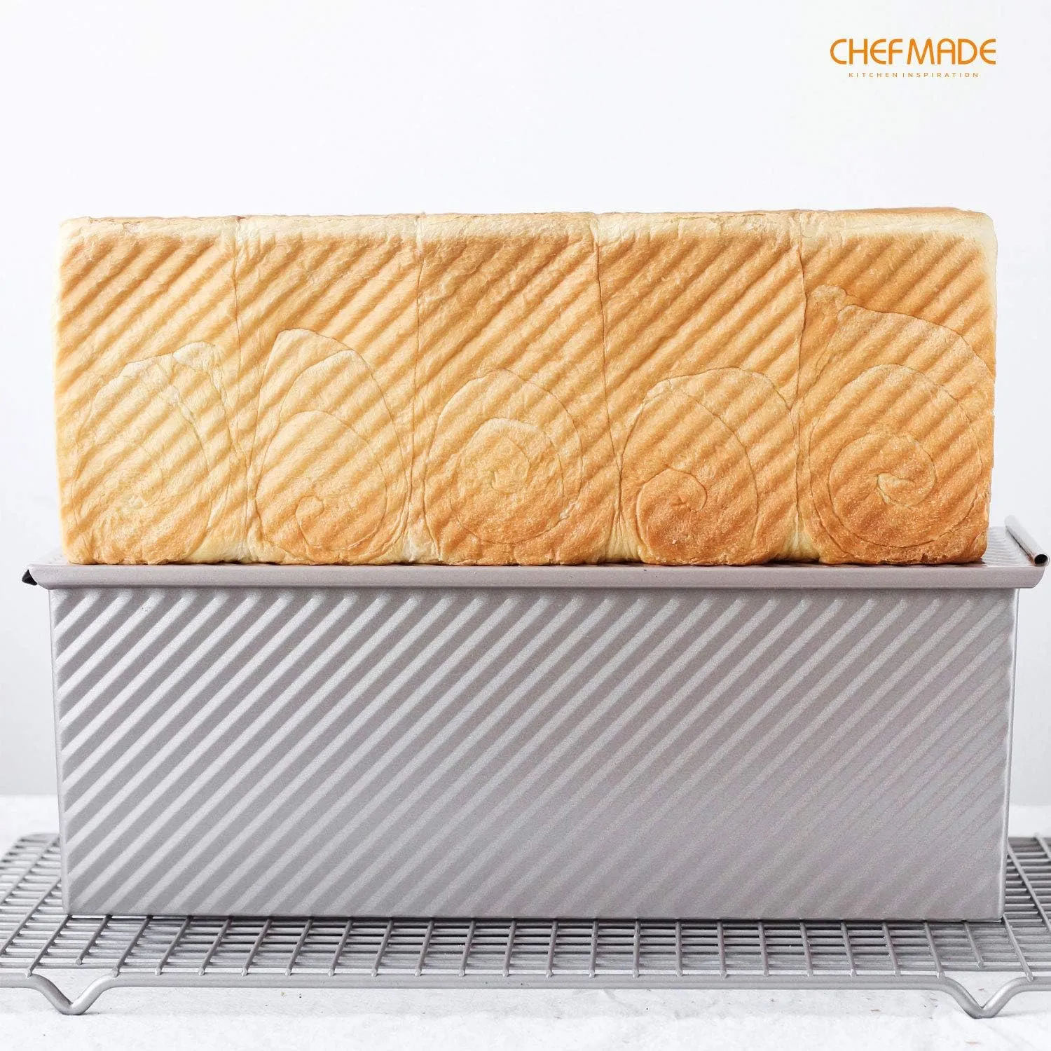 CHEFMADE Loaf Pan with Lid,Commercial Pullman Bread Pan 2.2Lb Dough Capacity,Non-Stick Bakeware Carbon Steel Bread Toast Mold with Cover for Baking Bread (Champagne Gold)
