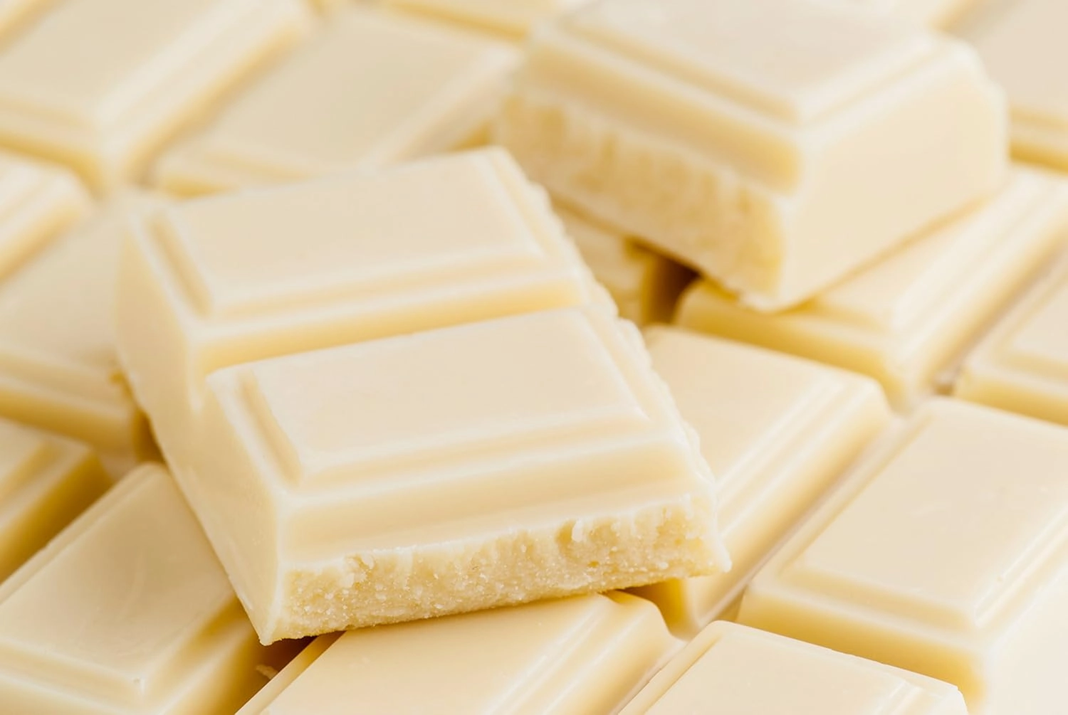 Cocoa Butter - Shaped in small disks - Raw with Incredible Quality and Scent. Use for Lotion, Cream, Lip Balm, Oil Stick, or Body Butter. NON-GMO - 8 oz