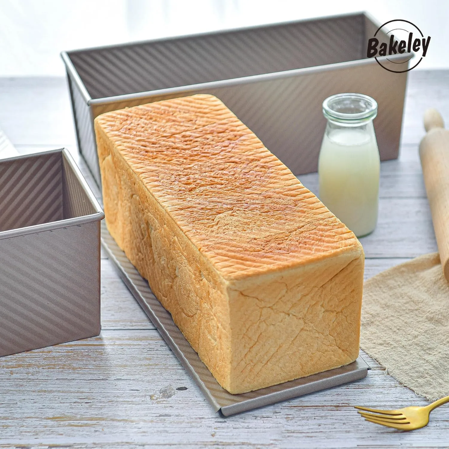 Commercial Pullman Loaf Pan with Lid, 2.2Lb Dough Capacity Non-Stick Rectangle Corrugated Carbon Steel Bread Toast Mold with Cover for Baking Bread (Champagne Gold)