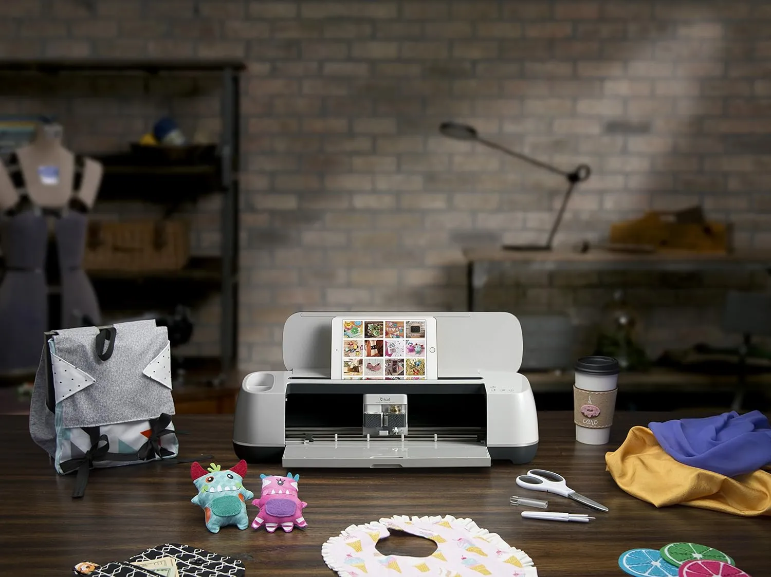 Cricut Maker - Smart Cutting Machine - with 10X Cutting Force, Cuts 300  Materials, Create 3D Art, Home Decor & More, Bluetooth Connectivity, Compatible with iOS, Android, Windows & Mac, Champagne