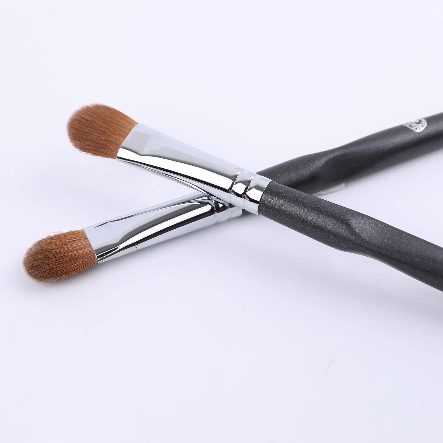 ENERGY Large Eyeshadow Brush for Eyes Professional Diffuse Eye Blending Brush for Eyeshadow Concealer Highlighter Primer with Liquid Cream Powder Blending Weasel Hair Makeup Brush M102