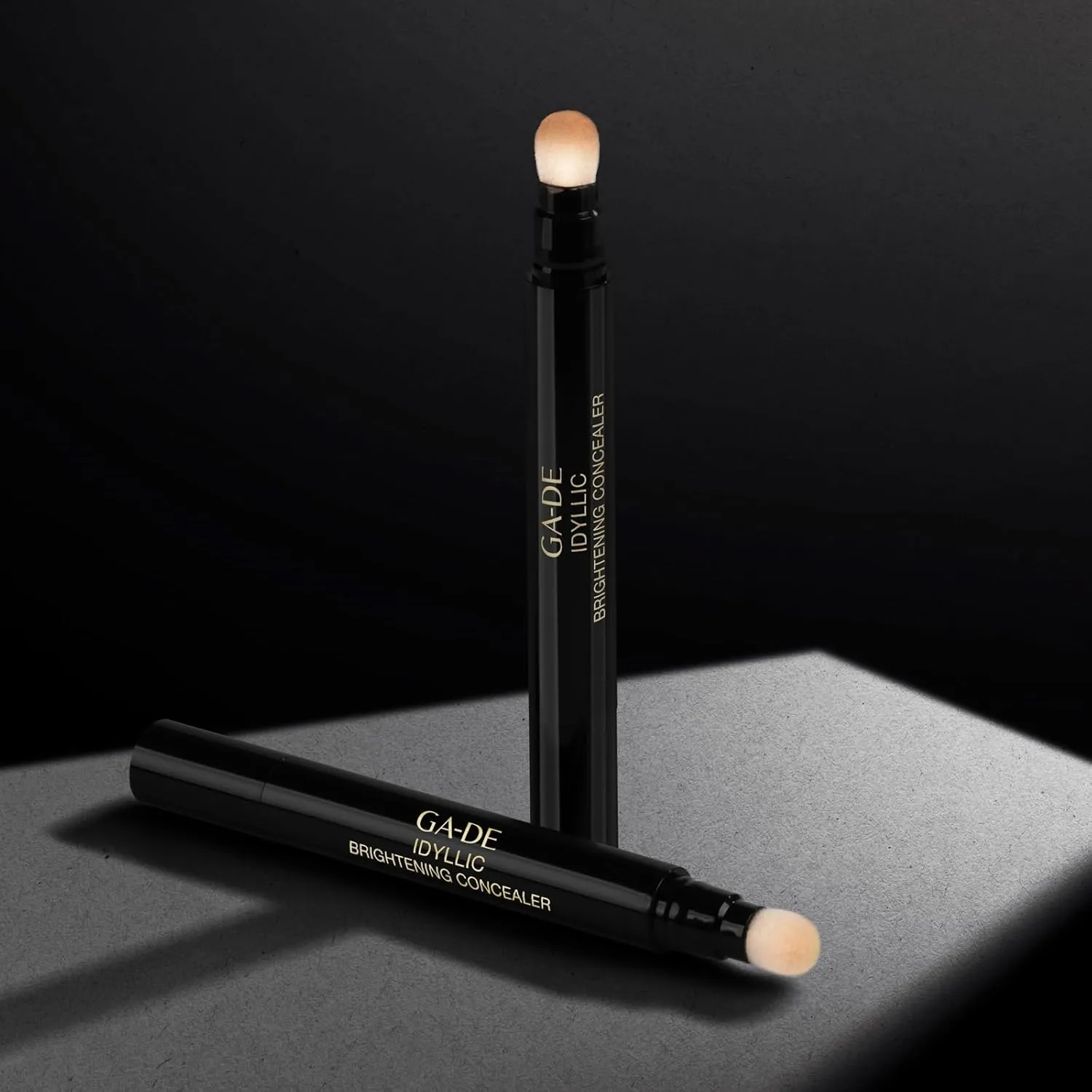 GA-DE Idyllic Brightening Concealer, 34 - Concealer for Dark Circles - Erases Signs of Fatigue, Reduces Puffiness - Effortless Blend - 0.11 oz