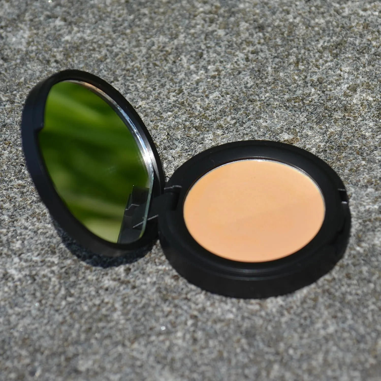 Harvest Natural Beauty- 100% Natural and Certified Organic Concealer - Color Adjusting and Skin Healing - Non-Toxic, Vegan and Cruelty Free- Camouflage Cream (Obscure)